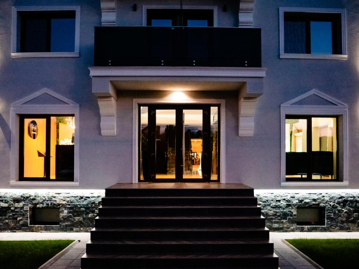 Hotel Goya Boutique Targu Jiu Ngoại thất bức ảnh