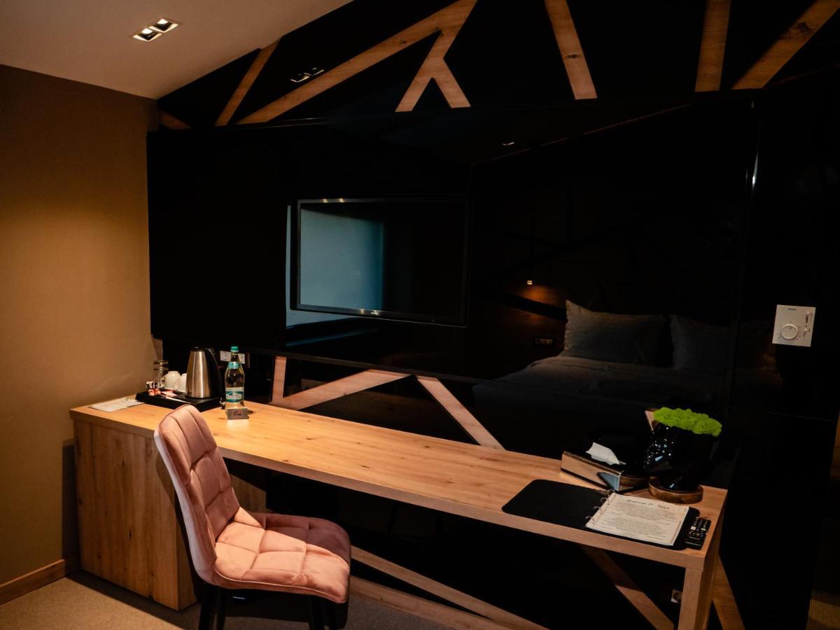 Hotel Goya Boutique Targu Jiu Ngoại thất bức ảnh