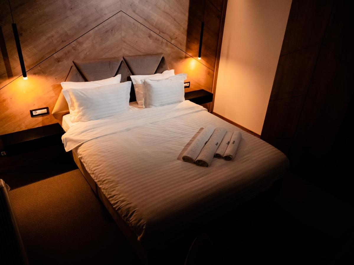 Hotel Goya Boutique Targu Jiu Ngoại thất bức ảnh