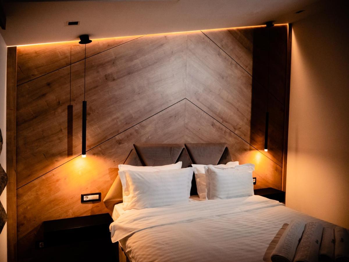 Hotel Goya Boutique Targu Jiu Ngoại thất bức ảnh