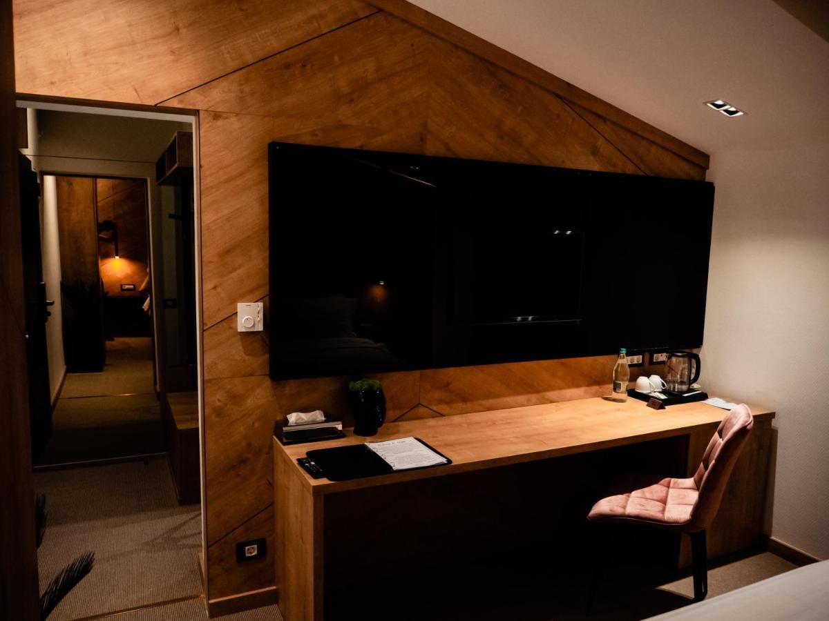 Hotel Goya Boutique Targu Jiu Ngoại thất bức ảnh