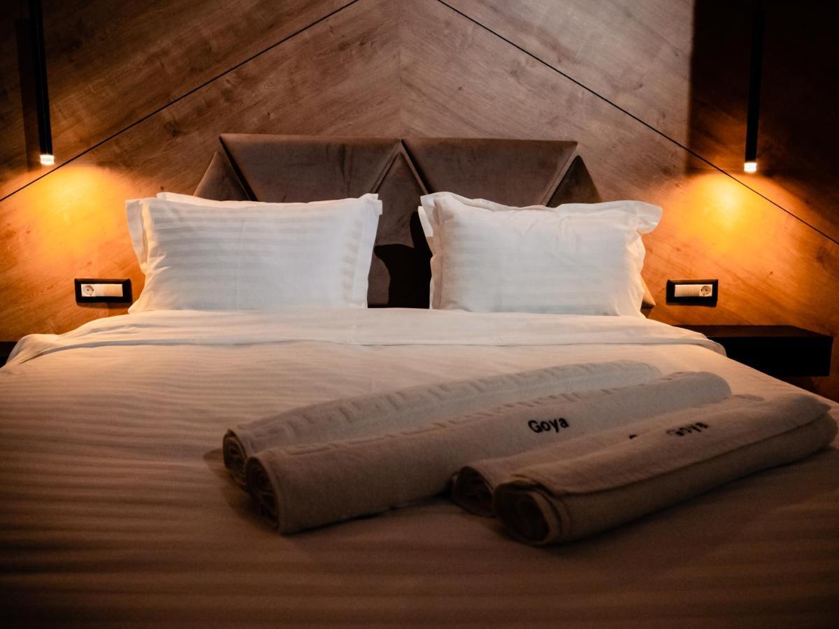 Hotel Goya Boutique Targu Jiu Ngoại thất bức ảnh