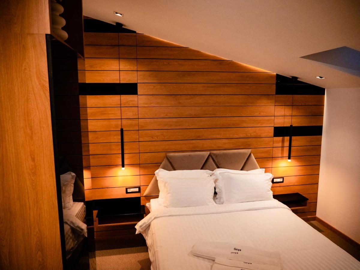 Hotel Goya Boutique Targu Jiu Ngoại thất bức ảnh