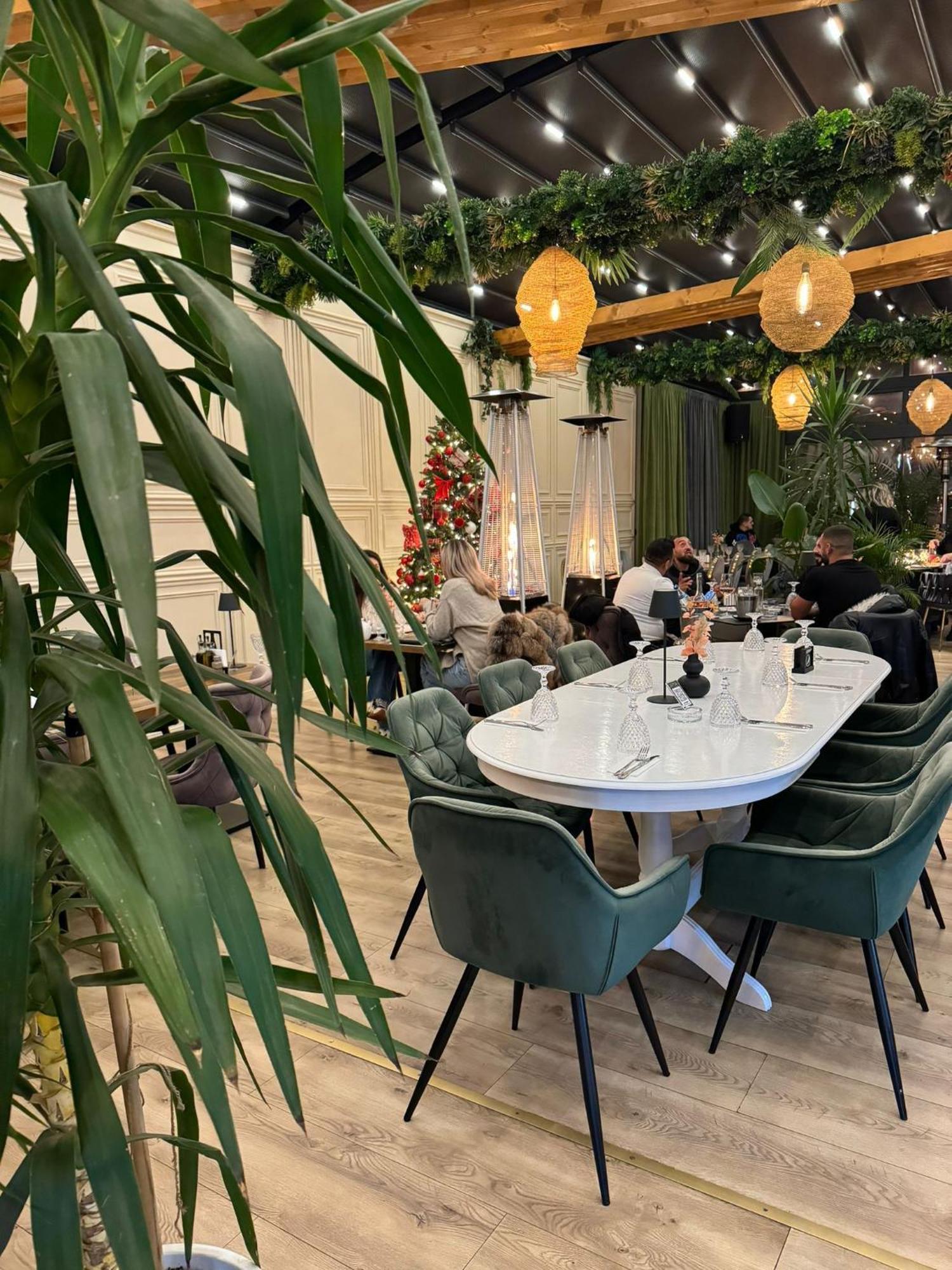 Hotel Goya Boutique Targu Jiu Ngoại thất bức ảnh