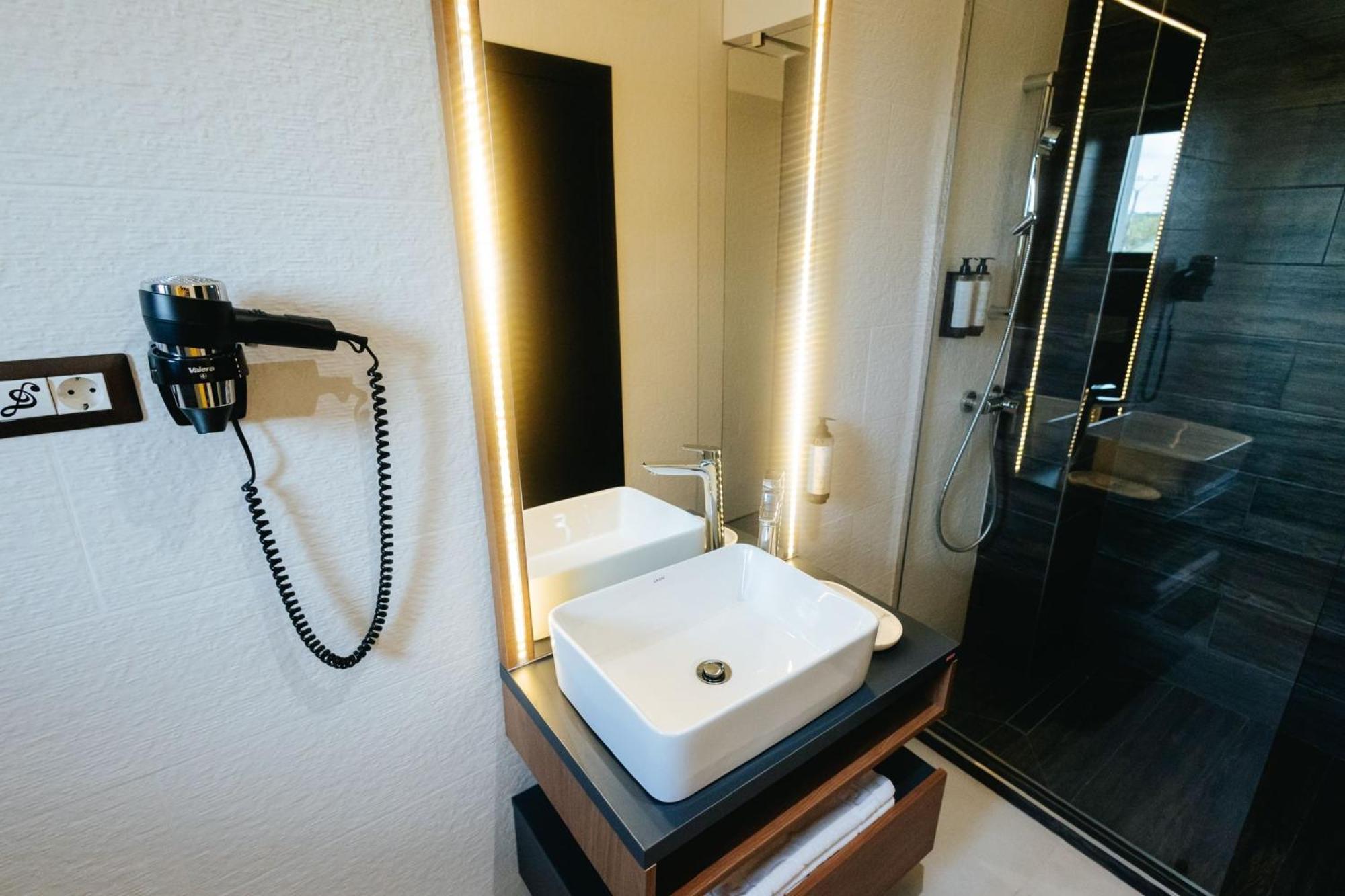 Hotel Goya Boutique Targu Jiu Ngoại thất bức ảnh
