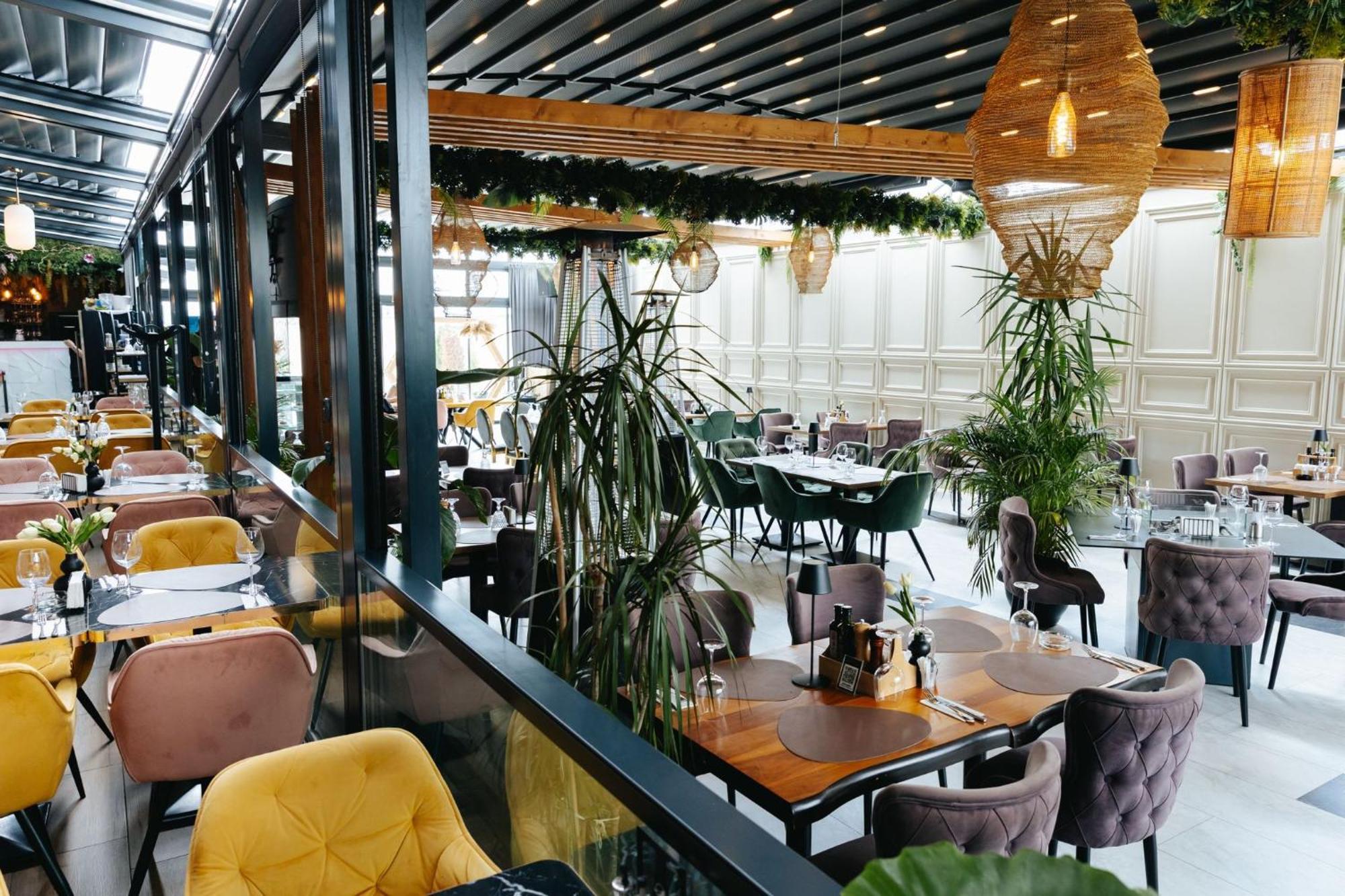 Hotel Goya Boutique Targu Jiu Ngoại thất bức ảnh