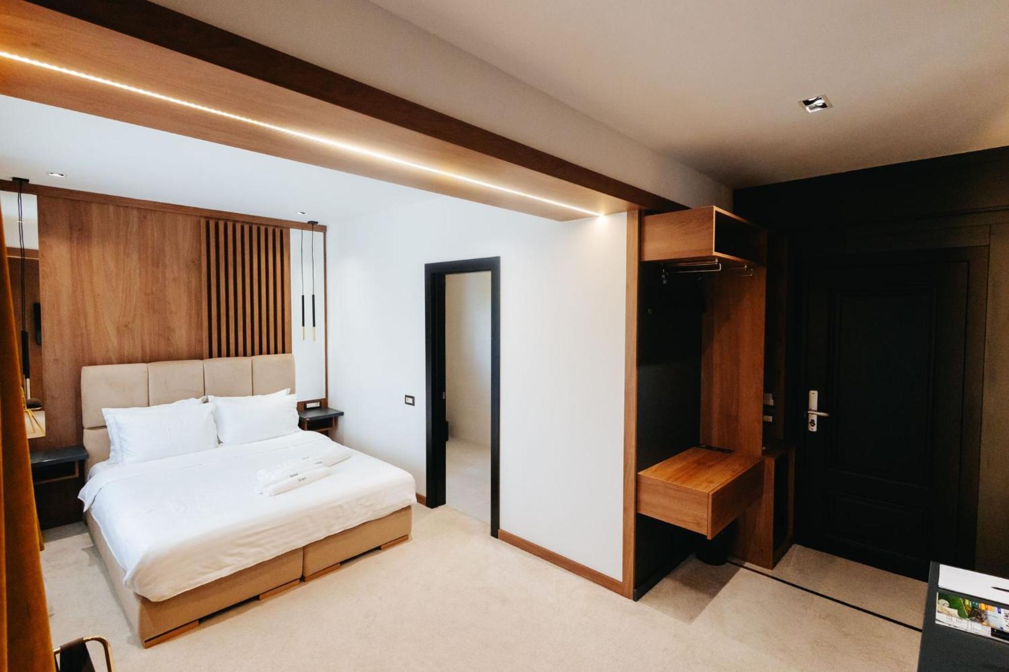Hotel Goya Boutique Targu Jiu Ngoại thất bức ảnh