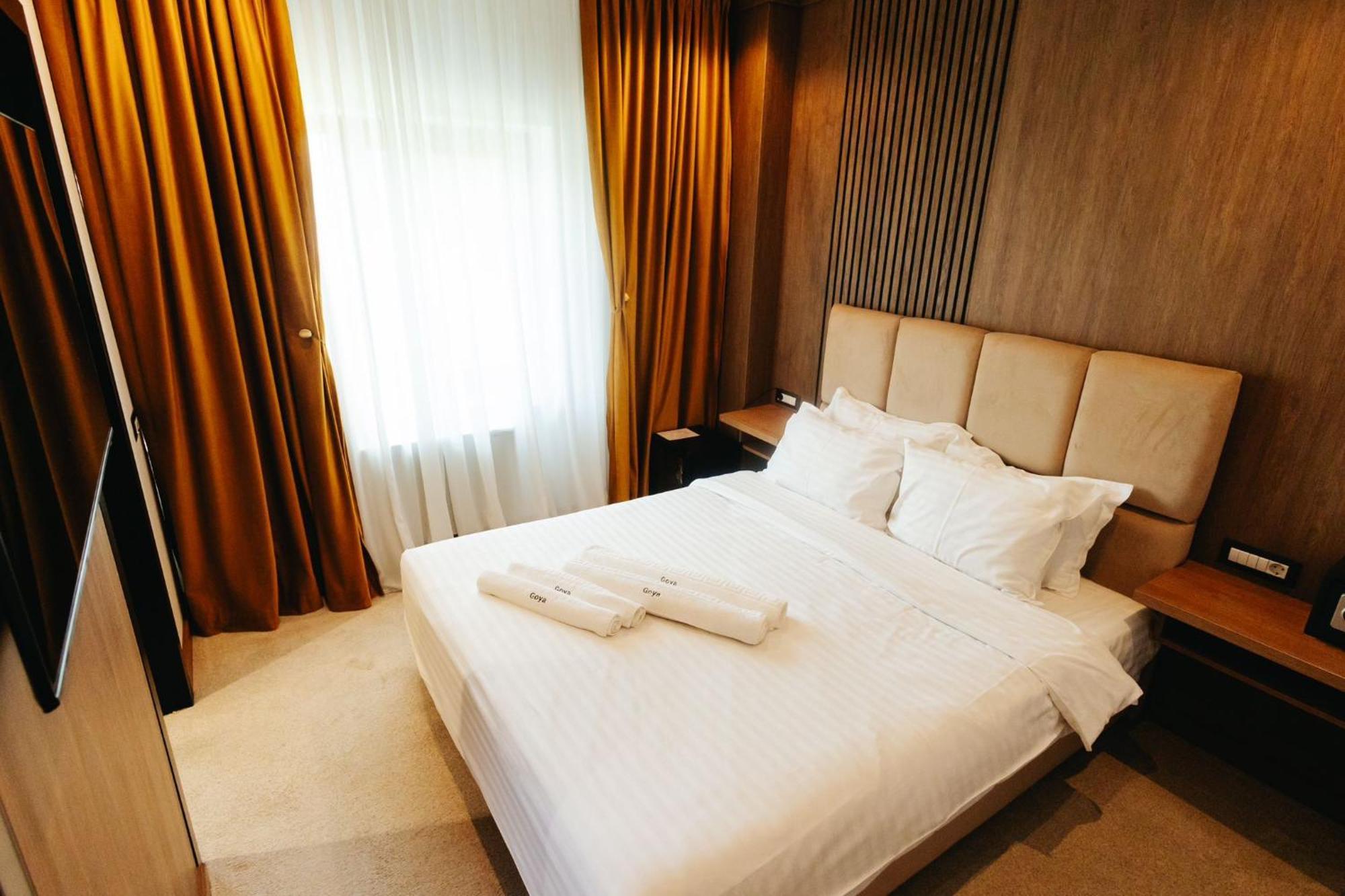 Hotel Goya Boutique Targu Jiu Ngoại thất bức ảnh
