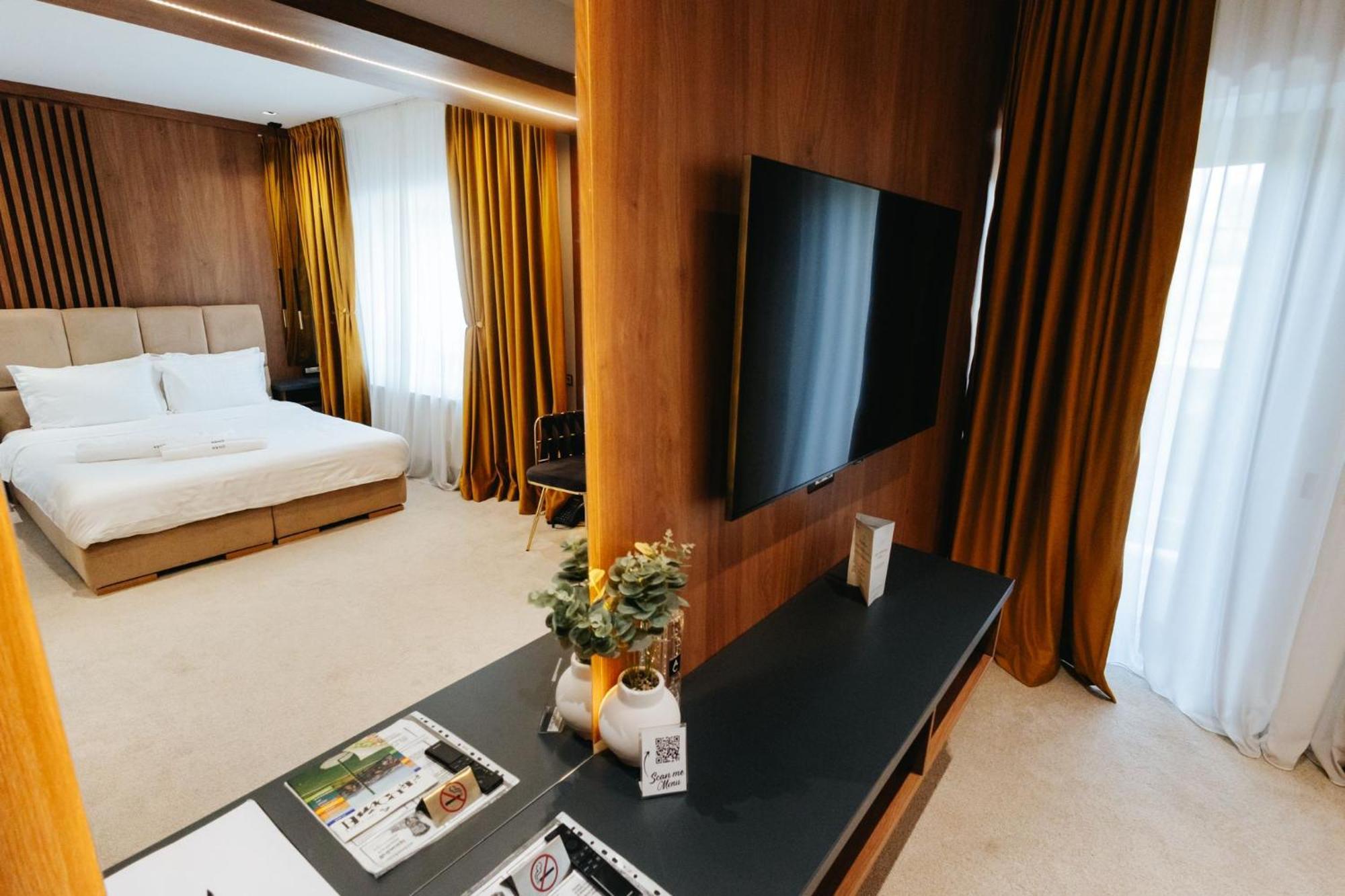 Hotel Goya Boutique Targu Jiu Ngoại thất bức ảnh