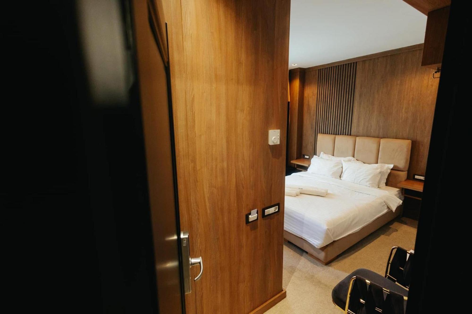 Hotel Goya Boutique Targu Jiu Ngoại thất bức ảnh