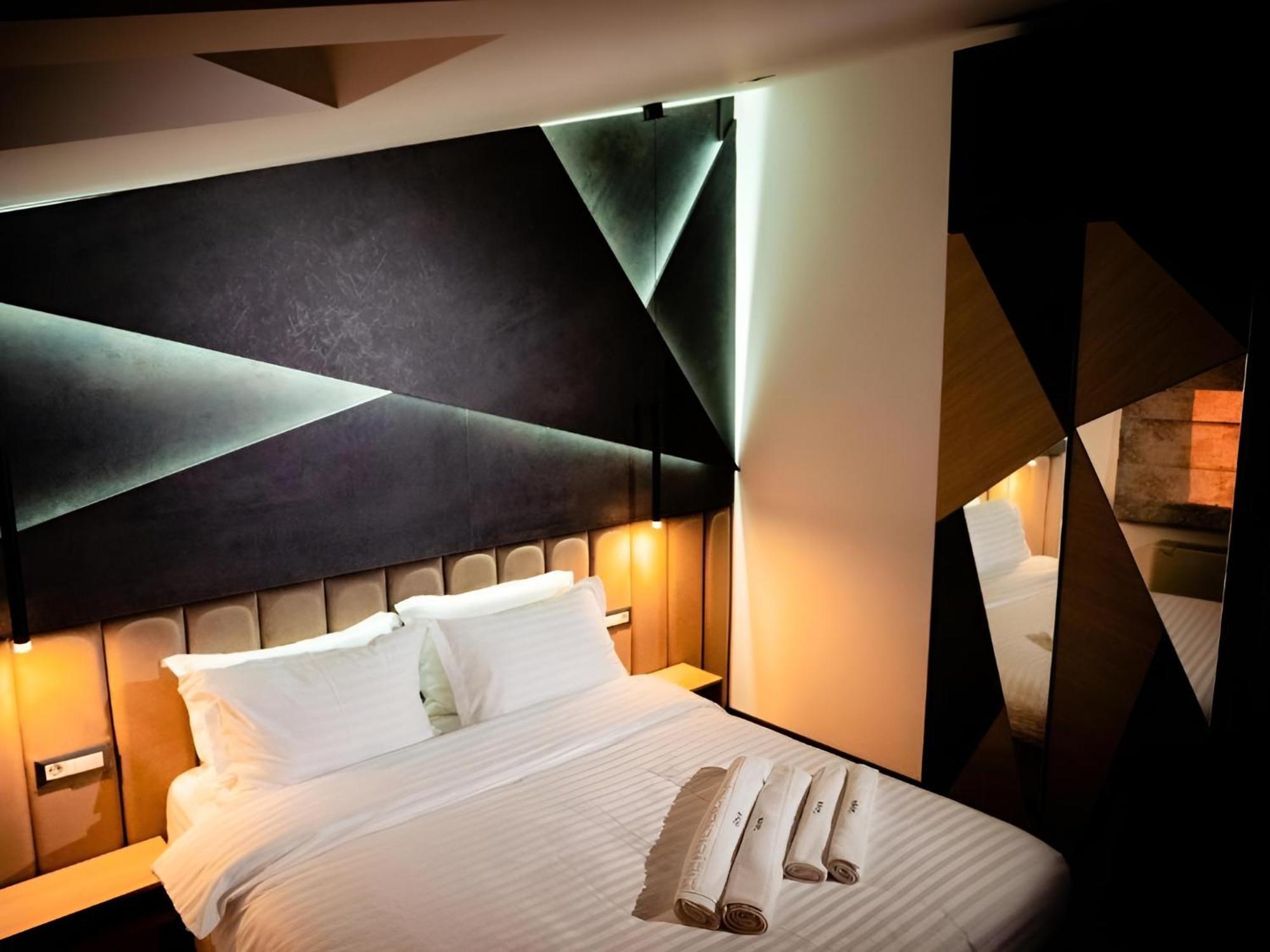 Hotel Goya Boutique Targu Jiu Ngoại thất bức ảnh