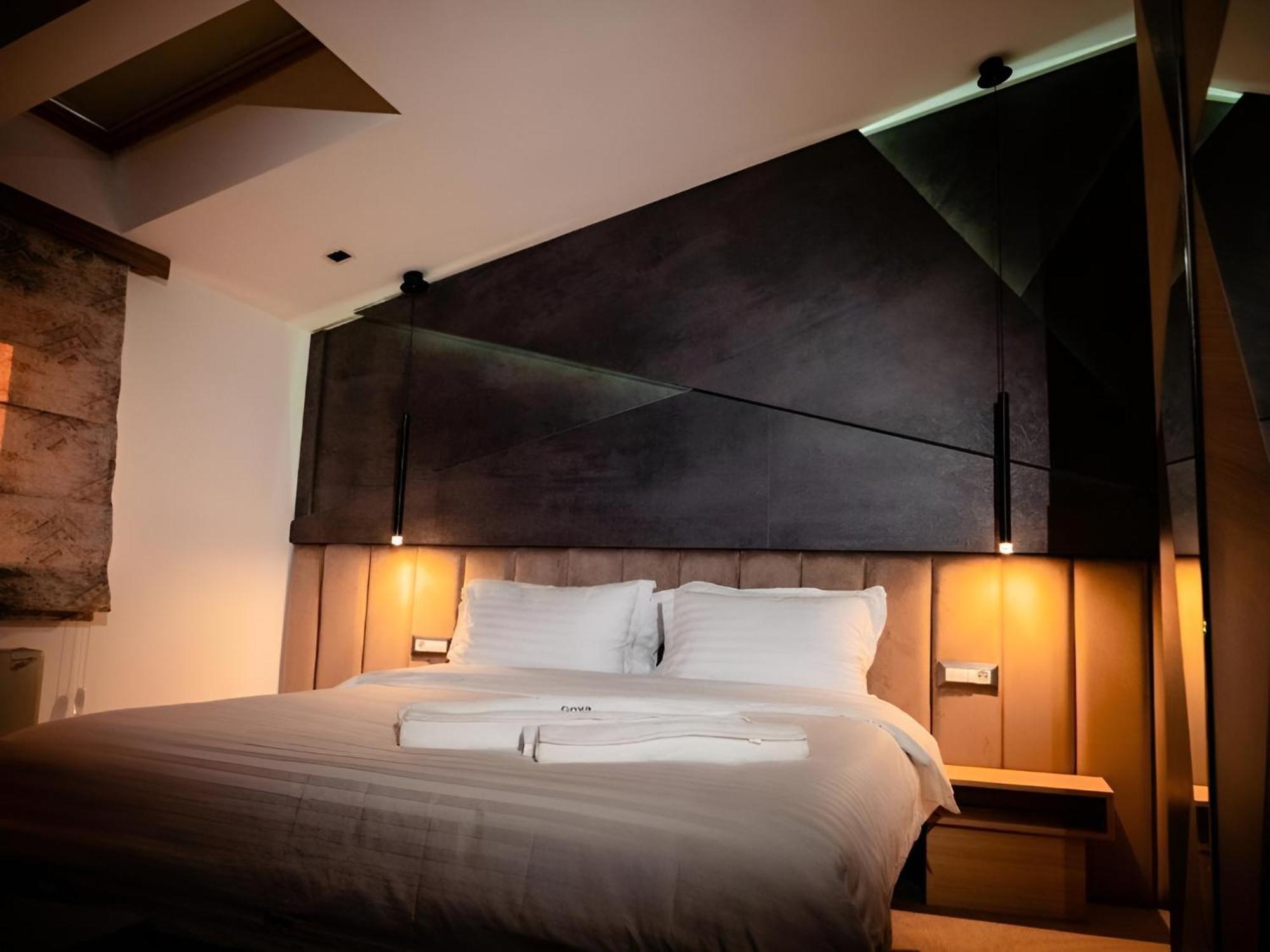 Hotel Goya Boutique Targu Jiu Ngoại thất bức ảnh
